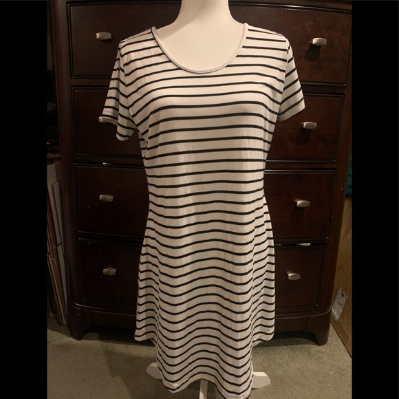 Choies Dresses & Skirts - 🌼Choies white and navy tee shirt dress